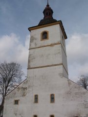 pohled na věž kostela