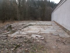 zbytky kaplí v ambitu