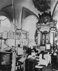 historické foto interiéru synagogy