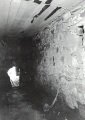 pohled do suterénu synagogy