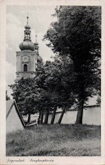 starší pohlednice s kostelem