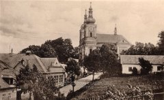 dobová pohlednice s kostelem