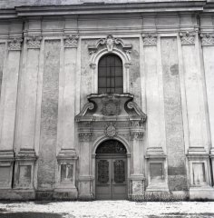 průčelí kostela