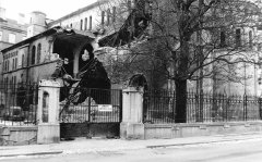 historické foto bourání synagogy