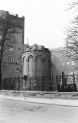 demolice synagogy: zbytek východní apsidy