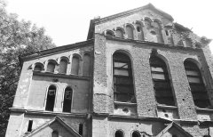 západní průčelí synagogy před demolicí
