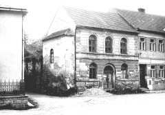 západní (vstupní) průčelí synagogy