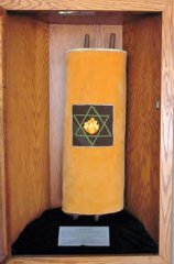 svitek tóry ze synagogy, dnes v Rockdale