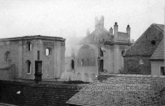historické foto bourání synagogy