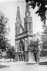 průčelí synagogy před odstřelem