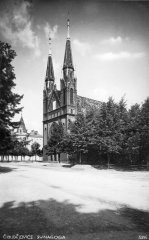 dobová pohlednice se synagogou