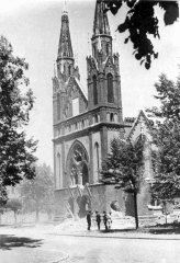 průčelí synagogy před odstřelem