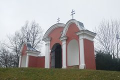 poslední zastavení křížové cesty zepředu zprava