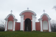 poslední zastavení křížové cesty zepředu