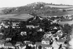 dobová fotografie městyse se synagogou (vpravo dole v kroužku) 
