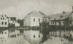náves se synagogou