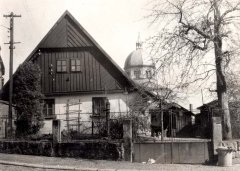 historické foto synagogy (v pozadí)
