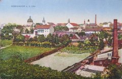 historická pohlednice města se synagogou (vlevo)