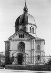 západní průčelí synagogy