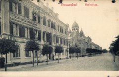 dobová pohlednice města se synagogou