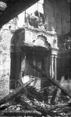 bourání synagogy - interiér