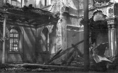 bourání synagogy - interiér