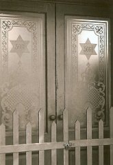dveře do synagogy