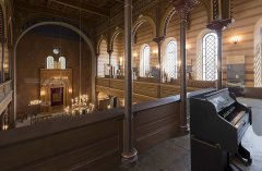 interiér synagogy