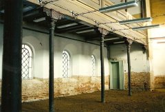 interiér synagogy krátce po povodni v červenci 1997