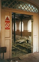 interiér synagogy krátce po povodni v červenci 1997
