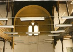 interiér synagogy krátce po povodni v červenci 1997