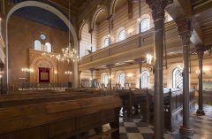 interiér synagogy