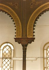 interiér synagogy krátce po povodni v červenci 1997