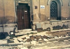okolí synagogy krátce po povodni v červenci 1997