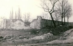 hřbitov ničený vandaly