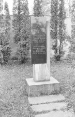 pomníček zlikvidovaného hřbitova z roku 1969