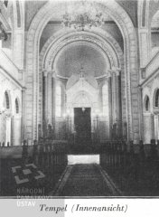 historické foto interiéru synagogy