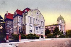 historické foto synagogy (vpravo)