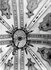 výzdoba osmidílné klenby synagogy