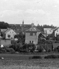 výřez detailu se synagogou z předchozí pohlednice
