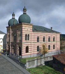 virtuální rekonstrukce synagogy - pohled zepředu zprava
