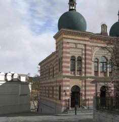 virtuální rekonstrukce synagogy - pohled zepředu zleva