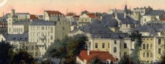 kolorovaná pohlednice města se synagogou