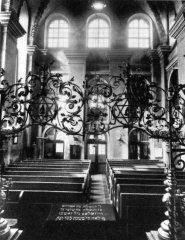 historické foto interiéru synagogy
