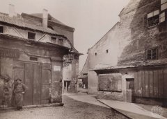 průhled Masařskou ulicí, synagoga v pozadí