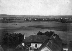 historické foto synagogy (v pozadí Město Touškov)
