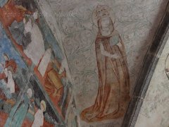 interiér kostela s malbami z 15. století
