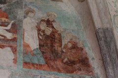 interiér kostela s malbami z 15. století
