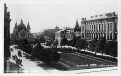 dobová pohlednice města se synagogou