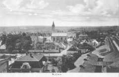dobová pohlednice města se synagogou (uprostřed)